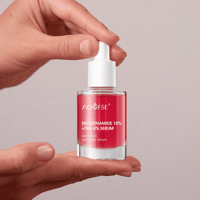 Large molecule water-locking film + small molecule deep penetration, instantly relieve dryness, maintain moisture and fullness for a long time, and fill dry lines and fine lines.